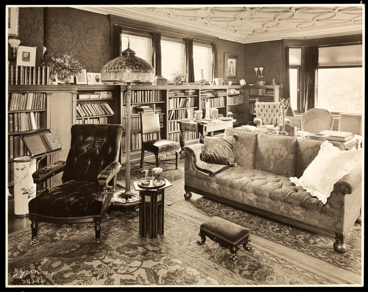 Bibliothèque dans la maison de Thomas Edison, 1907 - Byron Company