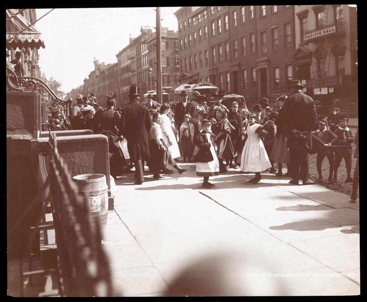 Scène de rue à New York, 1898 - Byron Company
