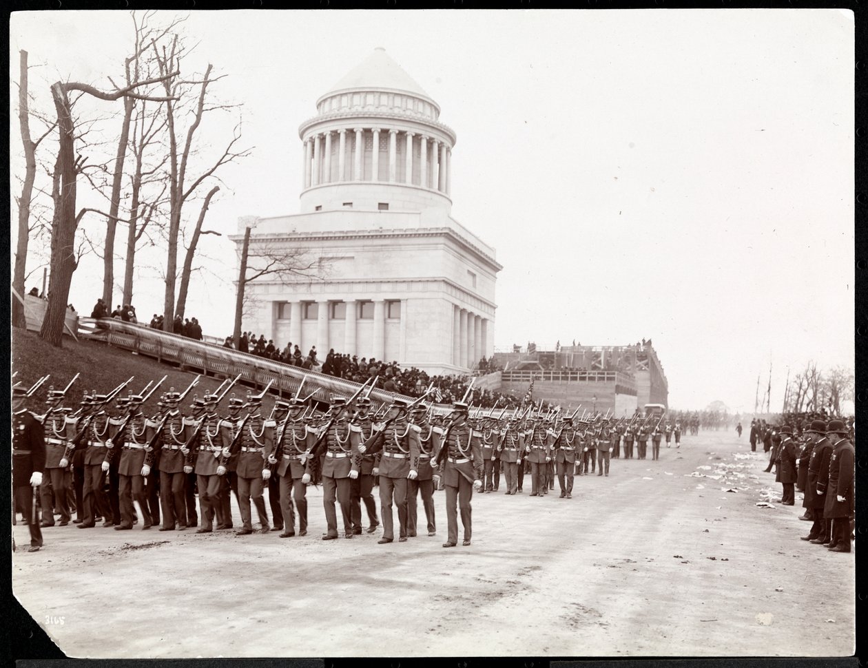 La procession associée à la dédicace du Tombeau de Grant sur Riverside Drive, probablement le 27 avril 1897, New York - Byron Company