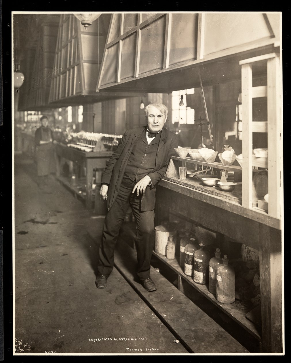 Thomas Edison dans son laboratoire, 1906 - Byron Company