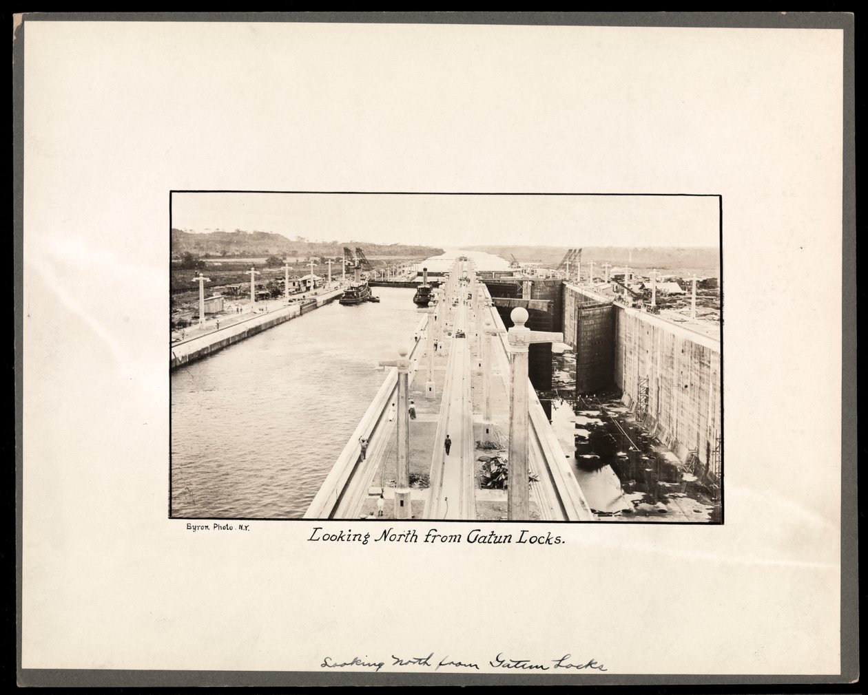Vue des écluses de Gatun du canal de Panama, pendant la construction, 1912 ou 1913 - Byron Company
