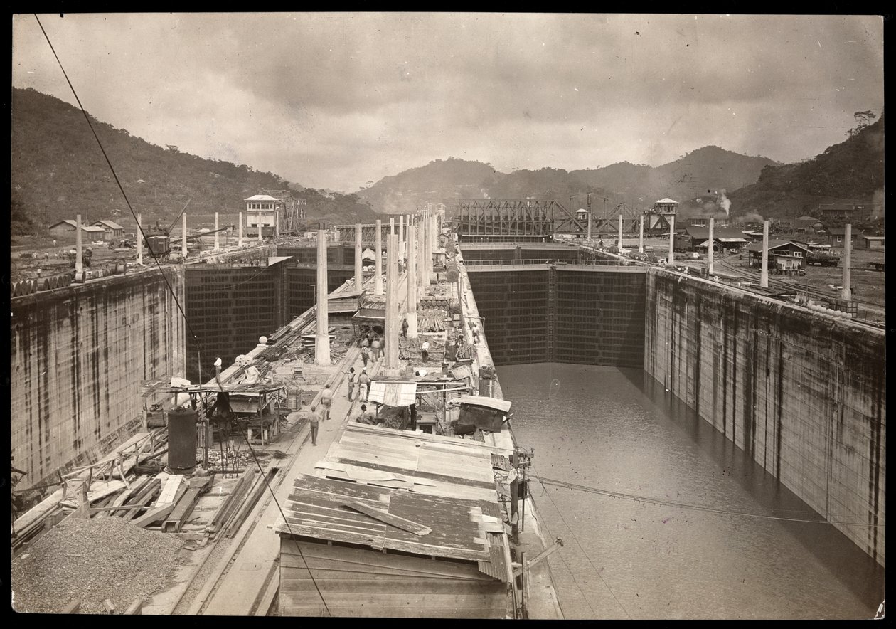 Vue des écluses de Pedro Miguel pendant la construction du canal de Panama, 1912 ou 1913 - Byron Company