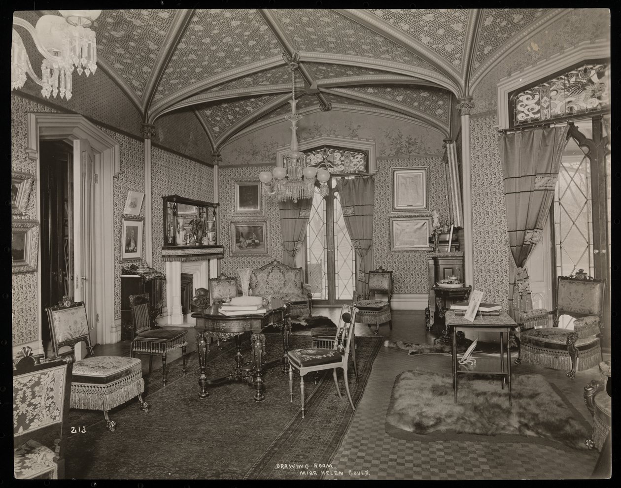 Le salon de la propriété Helen Gould (ancienne résidence de Jay Gould) à Tarrytown, New York - Byron Company