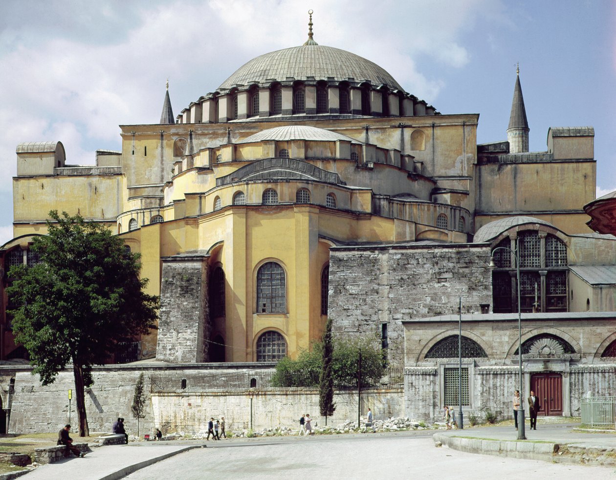 Vue extérieure de la coupole, 532-37 - Byzantine School