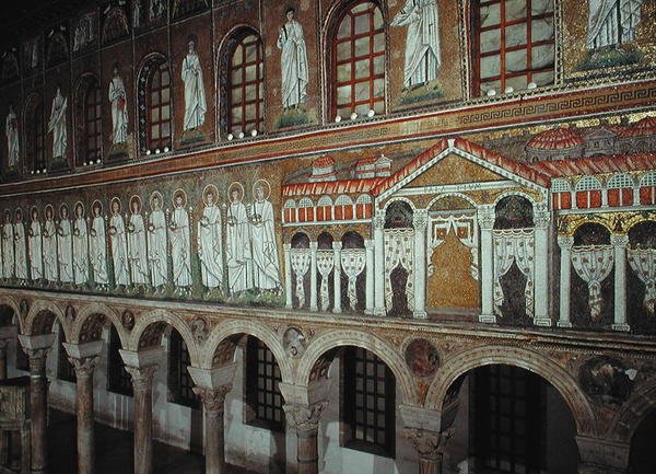 Façade du Palazzo di Teodorico et la procession des martyrs, 527-99 (mosaïque) - Byzantine School