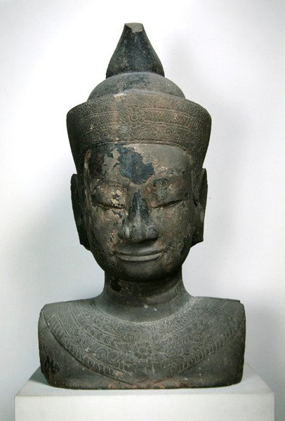 Buste décoré de Bouddha; XVe-XVIe siècle - Cambodian School