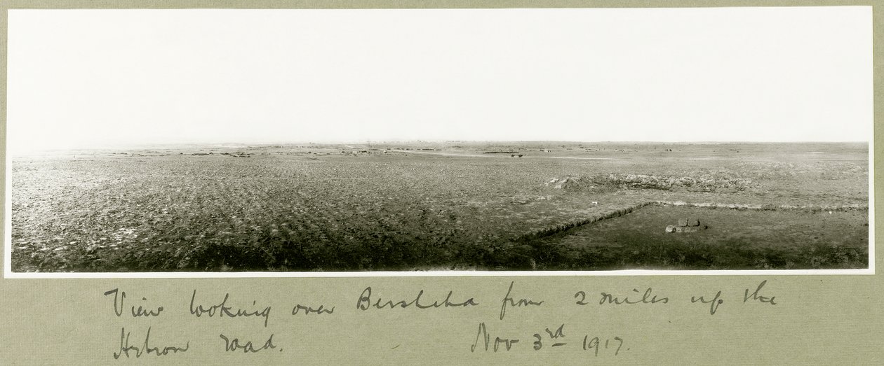 Vue sur Beersheba depuis deux miles sur la route de Hébron, 3 novembre 1917 - Capt. Arthur Rhodes