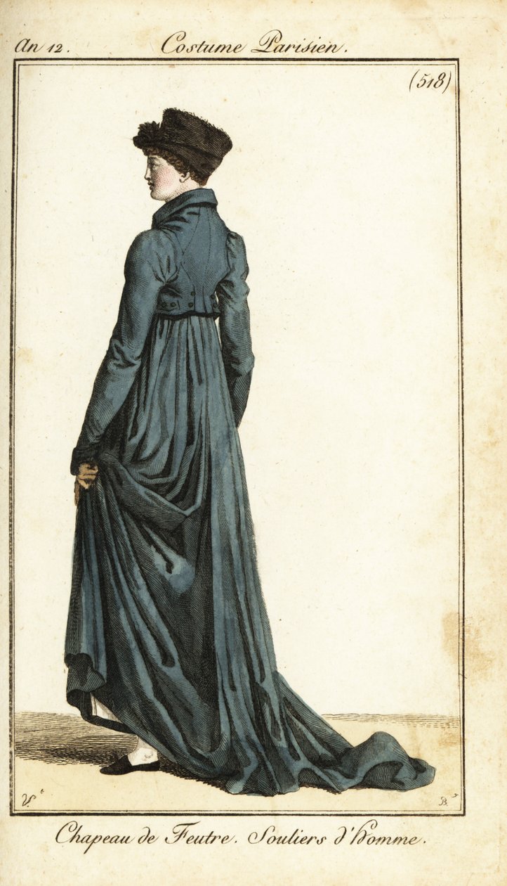 Femme avec chapeau de feutre, manteau de cavalier long, pantoufles d