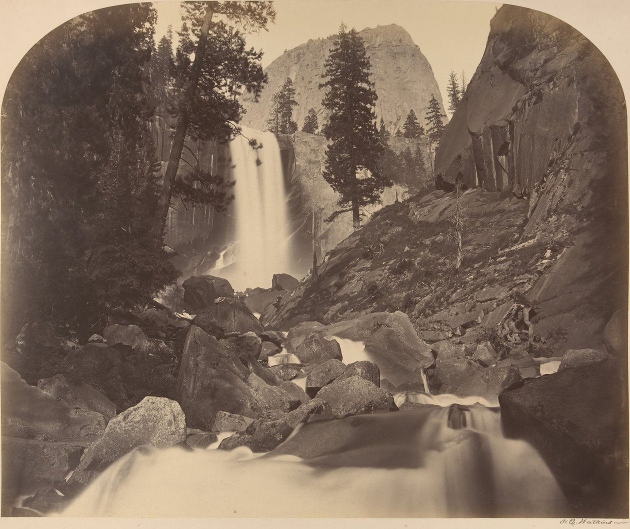 Mont Broderick au centre lointain, Piroyac, Chutes de Cristaux, Chute Vernale, 1861 - Carleton Emmons Watkins