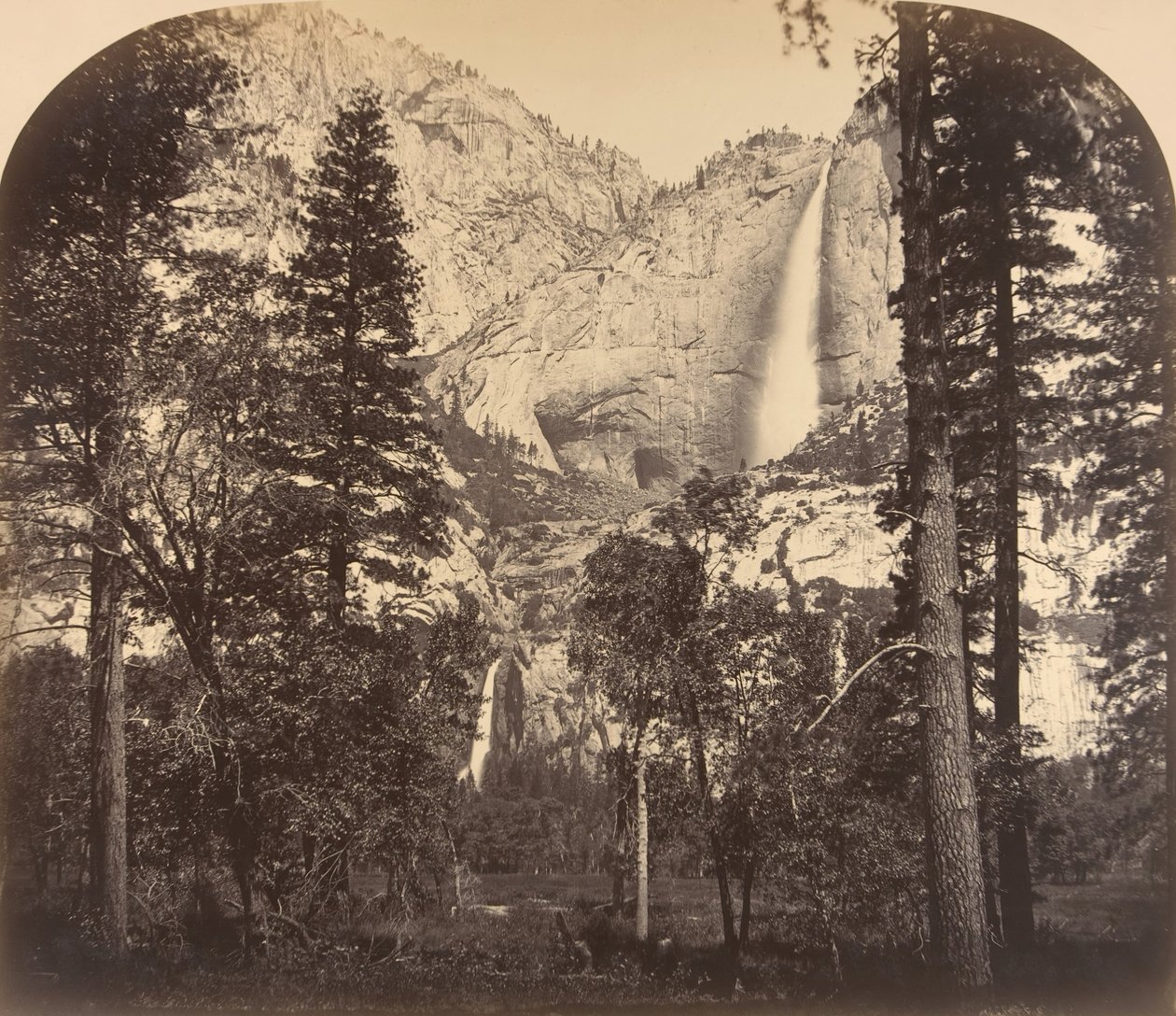 Chute de Yosemite. En bas de la vallée. 2637 pieds, 1861 - Carleton Emmons Watkins