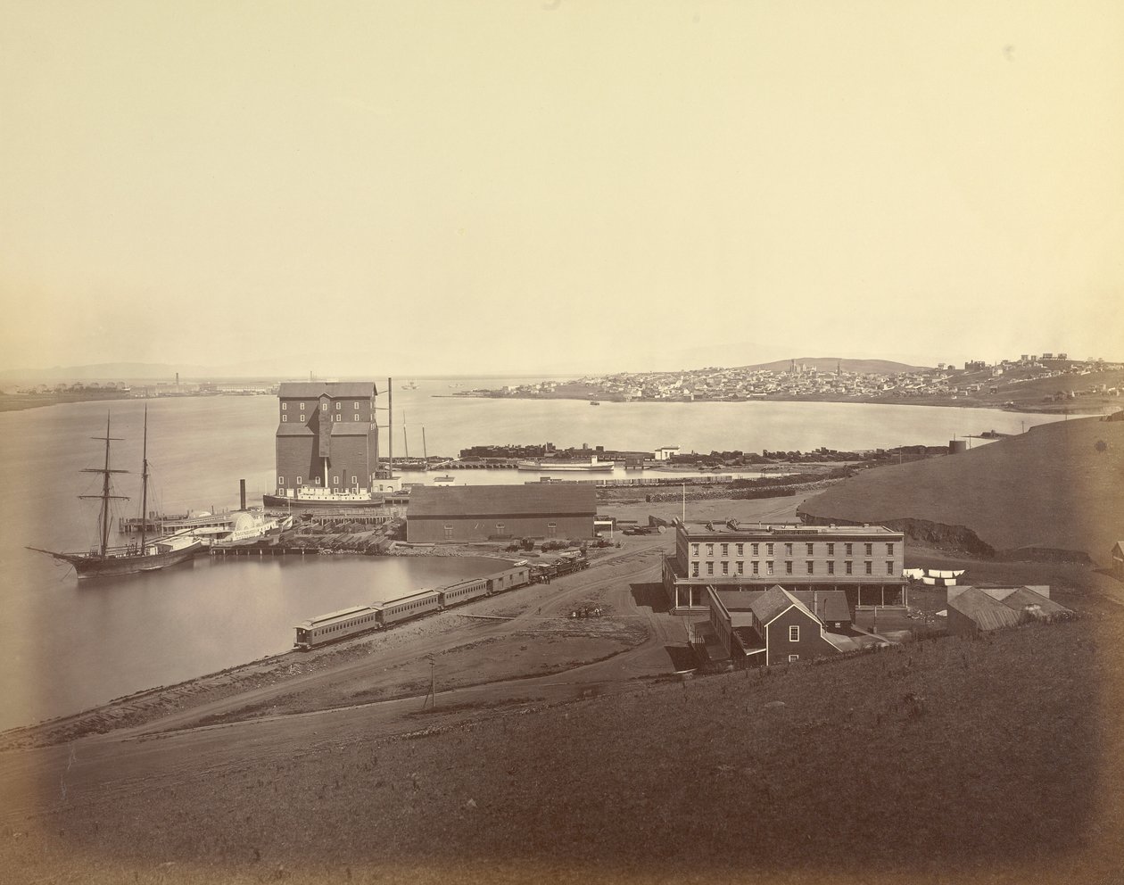 [La ville de Vallejo vue depuis le sud de Vallejo] - Carleton Watkins