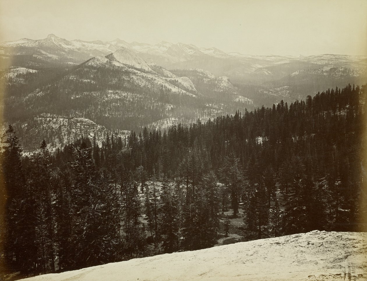 [Le groupe Merced depuis le Sentinel Dome] - Carleton Watkins