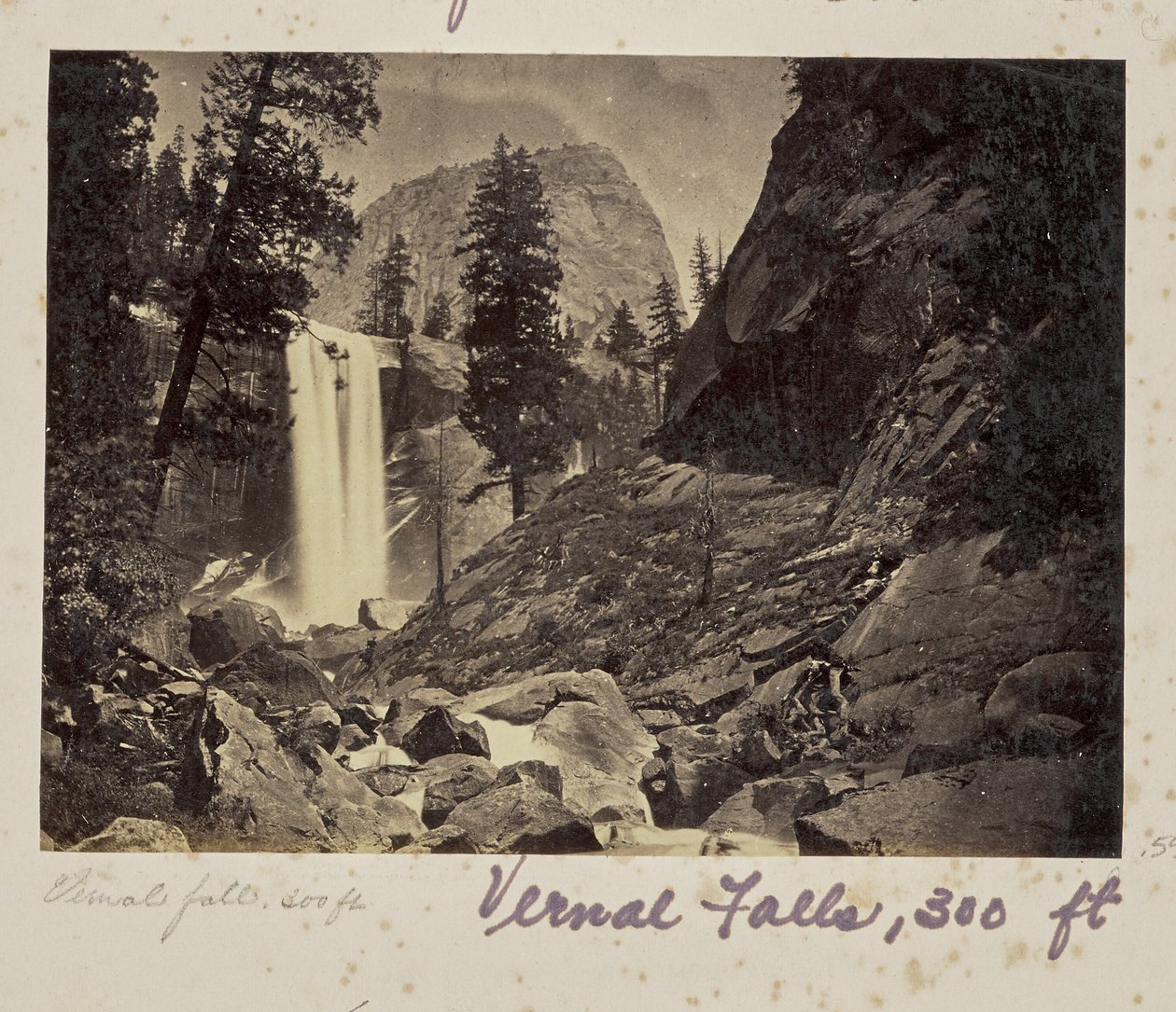 Piwyac - La chute Vernal - 300 pieds, vallée de Yosemite, comté de Mariposa, Californie (n° 21) - Carleton Watkins