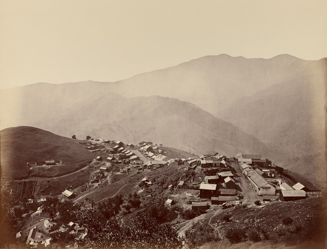 La ville sur la colline, New Almaden - Carleton Watkins