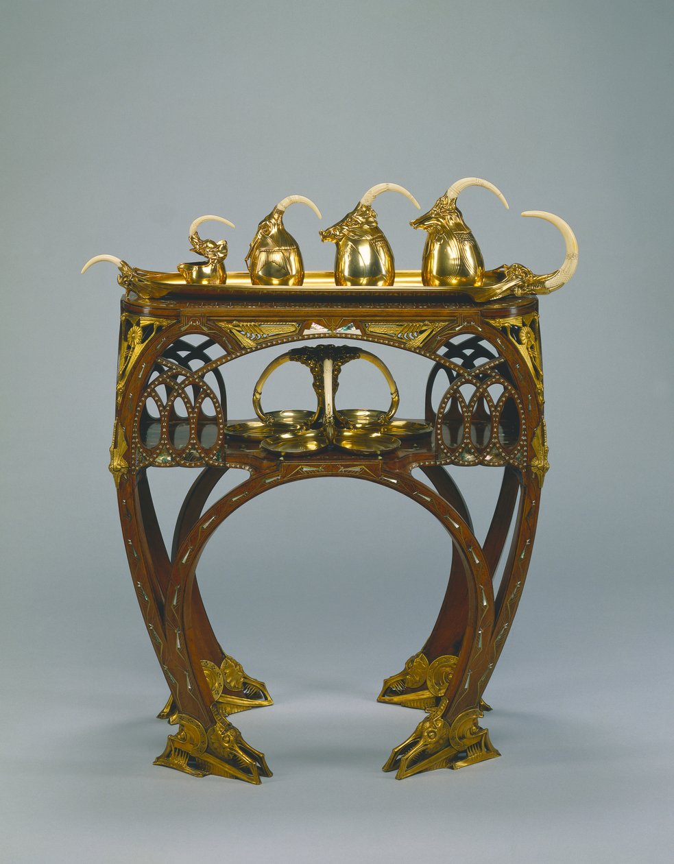 Plateau avec pot à crème, sucrier couvert, théière, pot à eau chaude et plateau, exécuté par Adrien-Aurélien Hebrard - Carlo Bugatti