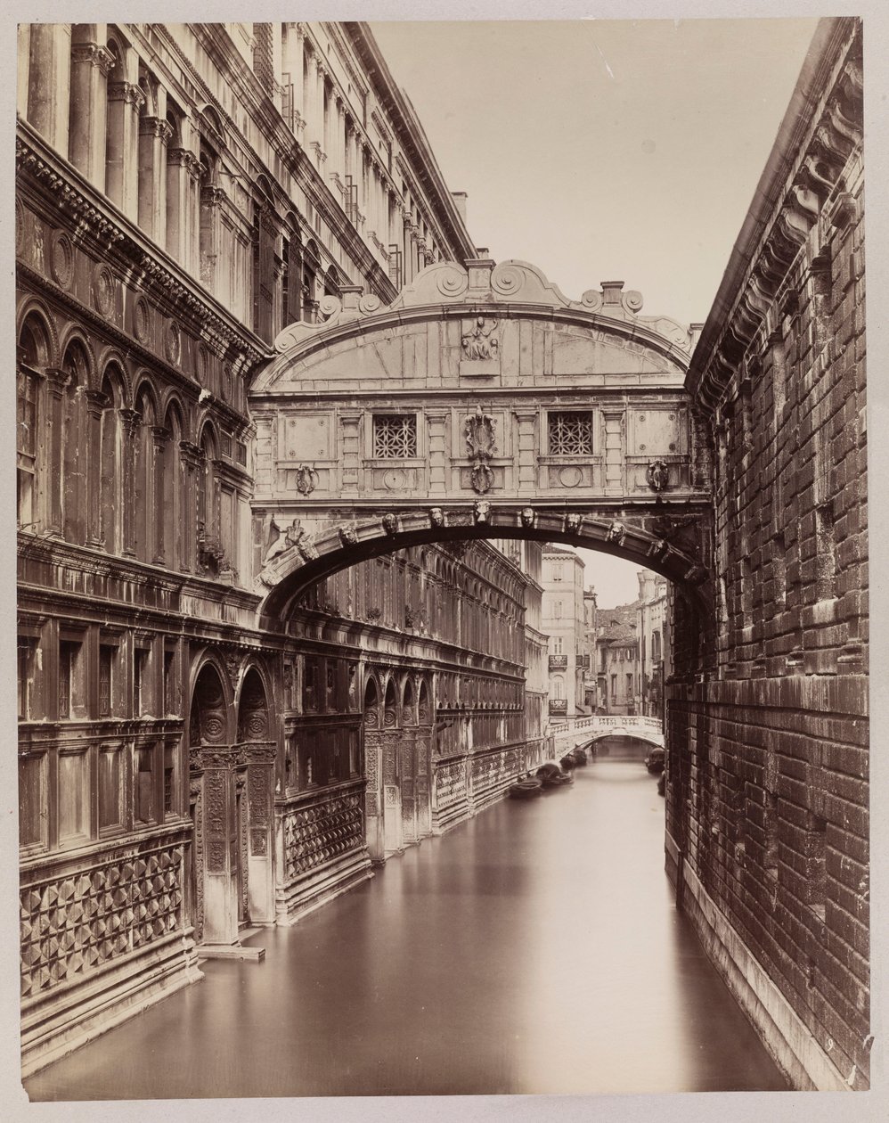 Venise. Vue sur le Ponte dei Sospiri (Pont des Soupirs) depuis le Ponte della Paglia - Carlo Naya