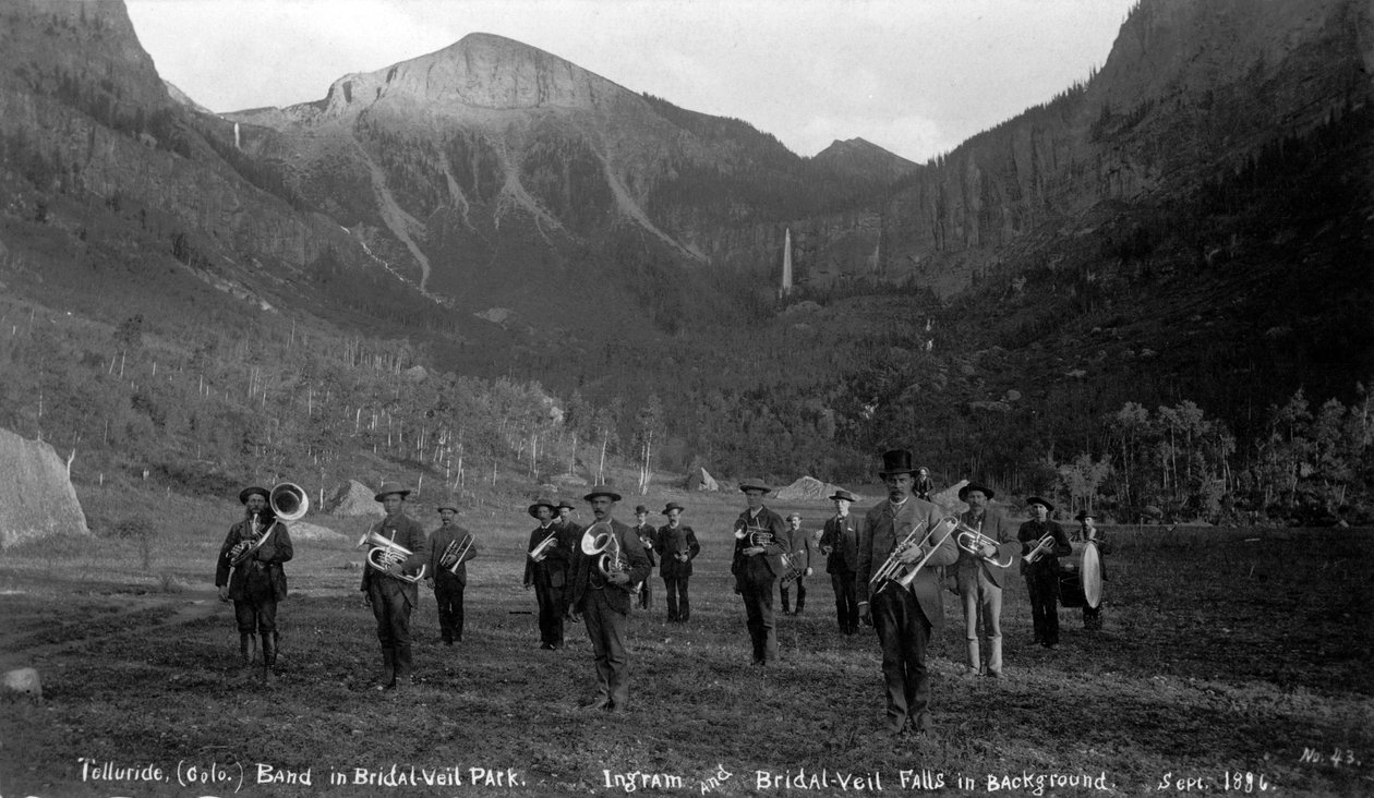 Groupe de Telluride dans le parc Bridal Veil Ingram et les chutes Bridal Veil - Charles Goodman
