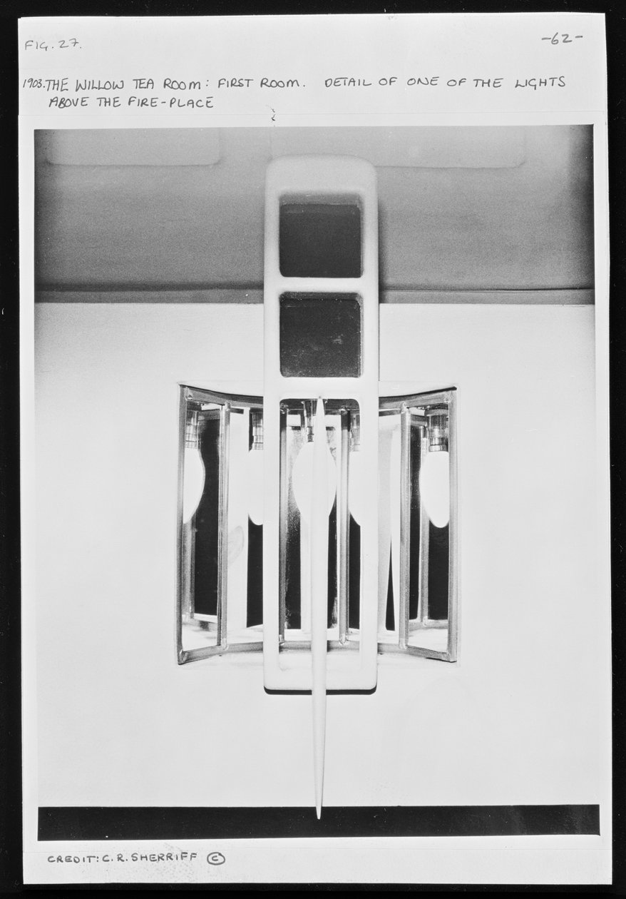 Luminaire au-dessus de la cheminée dans le salon de thé Willow, Glasgow (reconstruction) - Charles Rennie Mackintosh