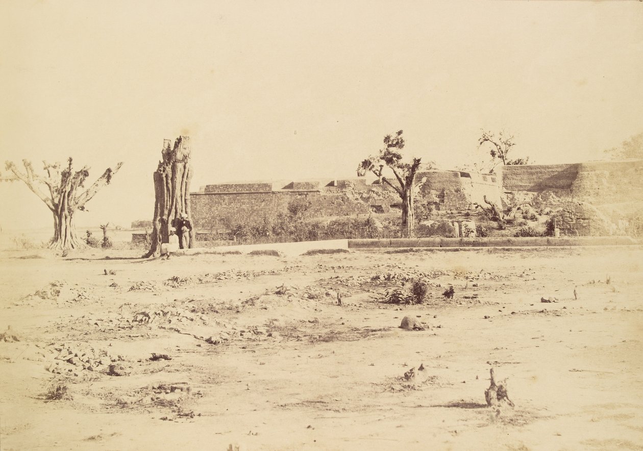 [Paysage aride avec une forteresse non identifiée, Delhi]. - Charles Moravia