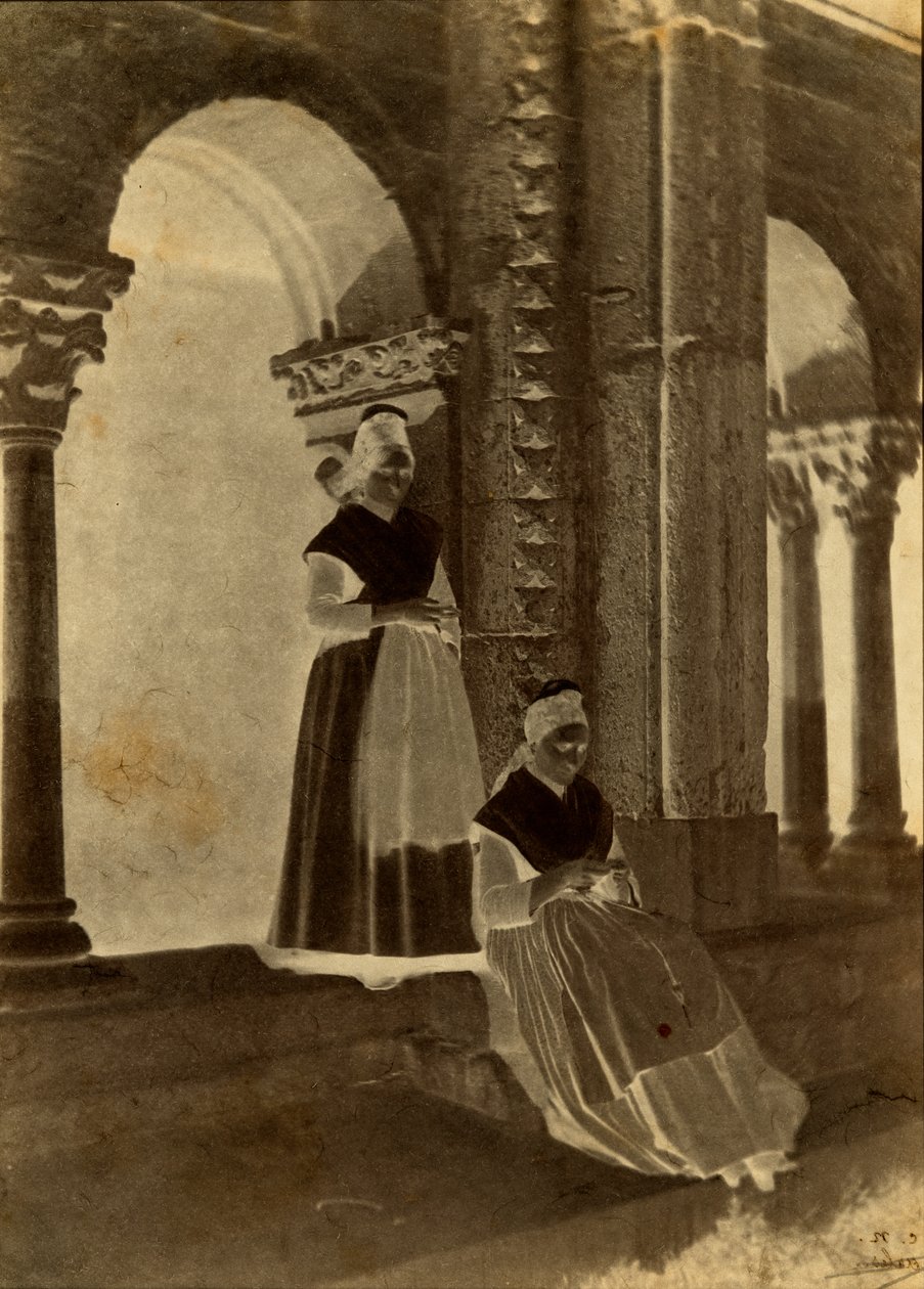 Les Arlésiennes dans le cloître de Saint-Trophime « Arles » - Charles Nègre