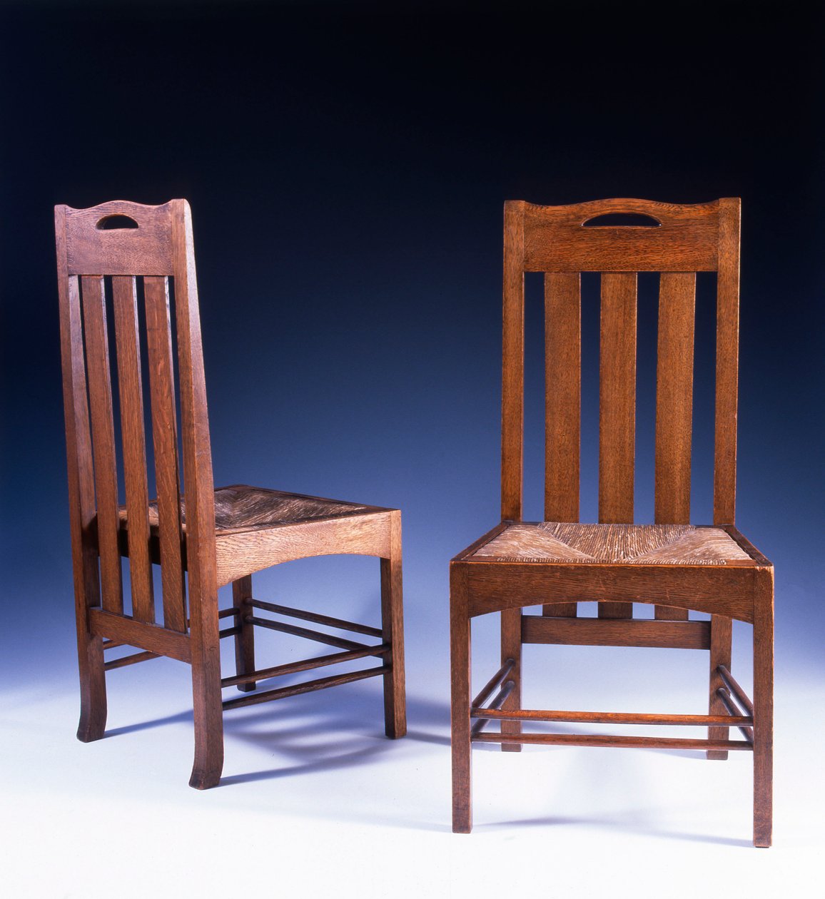 Une chaise de salle à manger en chêne conçue par Charles Rennie Mackintosh pour les salons de thé Argyle Street, vers 1898-99 - Charles Rennie Mackintosh