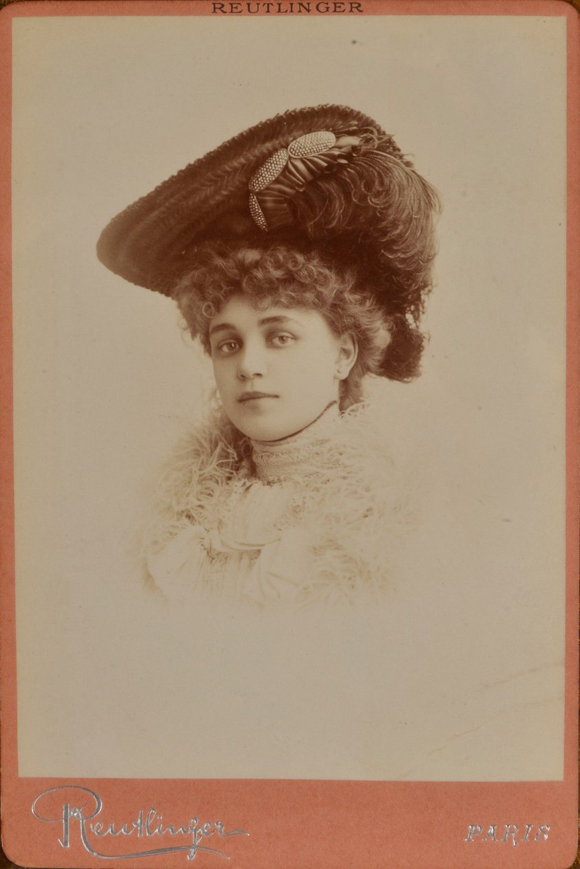 Femme élégante portant un chapeau - Charles Reutlinger - Charles Reutlinger