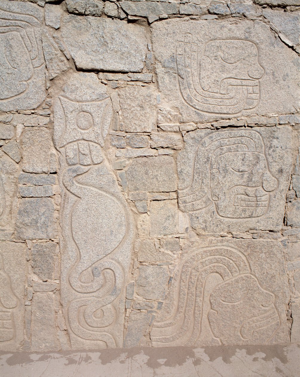 Art précolombien : relief sur des ruines, IXe siècle av. J.-C. - Chavin Chavin