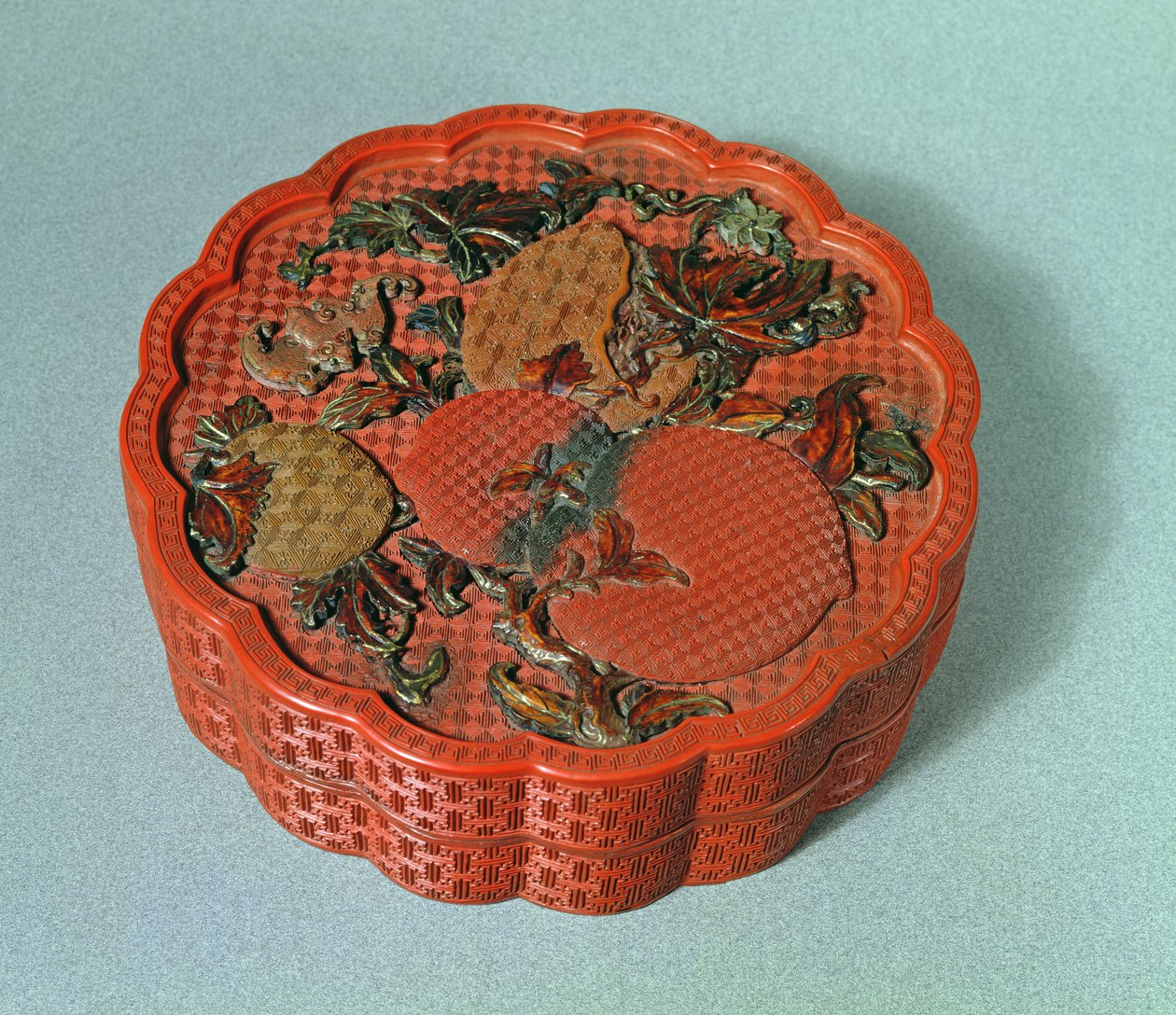 Boîte avec décoration ocre, verte et brune, 18e siècle - Chinese School