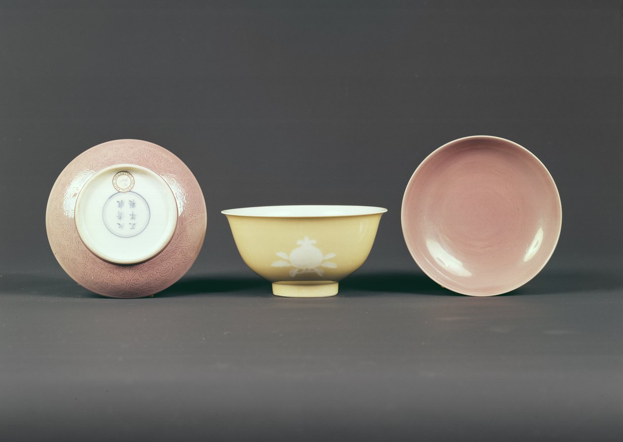 Bol circulaire, période Qianlong (1736-95) (céramique) - Chinese School