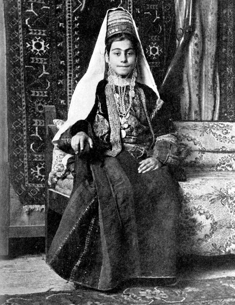 Femme chrétienne en robe de mariée, Palestine, 1936 - Donald McLeish