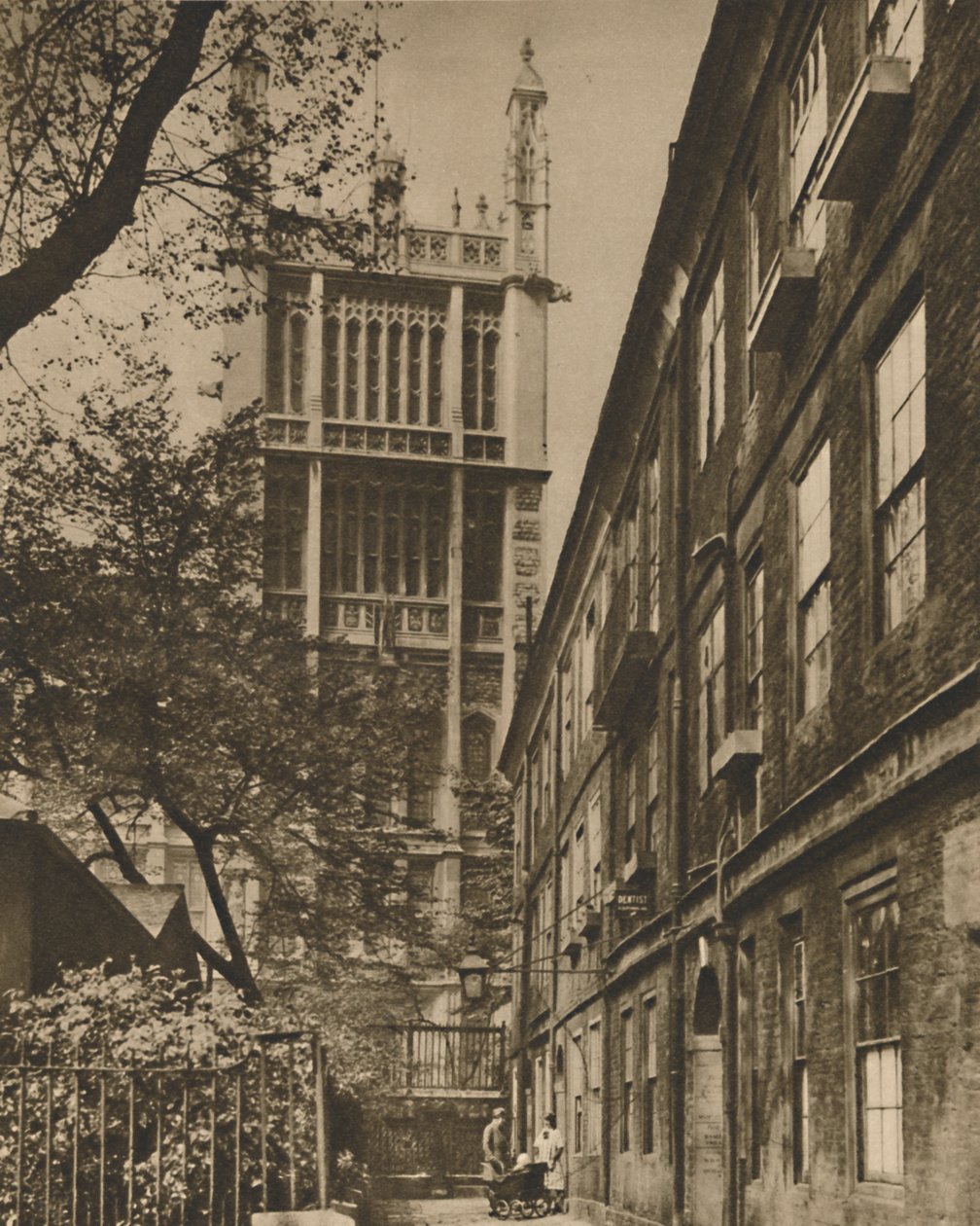Tour à pinacles du Bureau des Archives depuis Cliffords Inn, vers 1935 - Donald McLeish