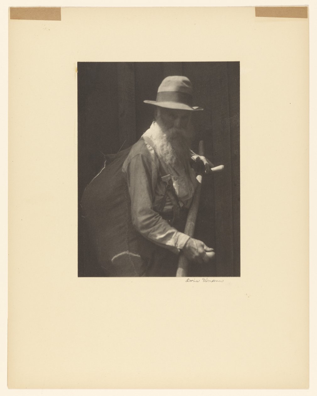 [Agriculteur avec faux] - Doris Ulmann