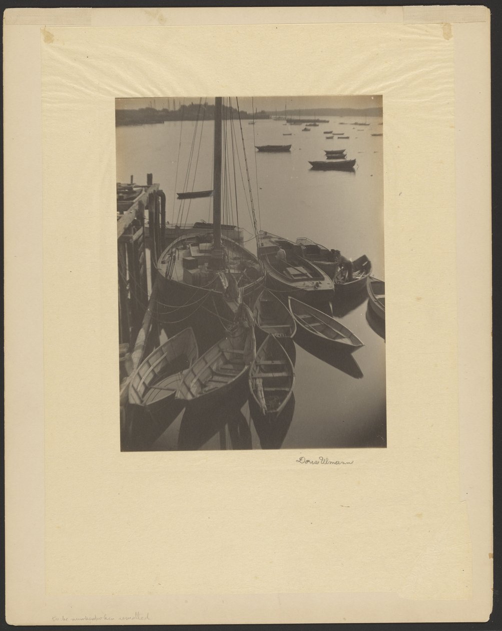 [Port, voiliers et yoles au premier plan] - Doris Ulmann
