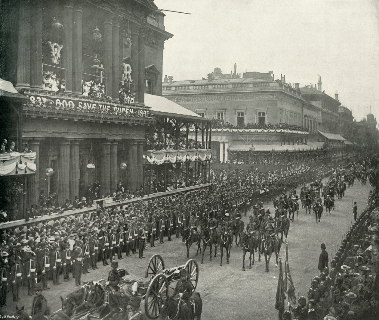 La procession royale : Aides-de-camp passant devant le United Service Club - E. and S. Woodbury