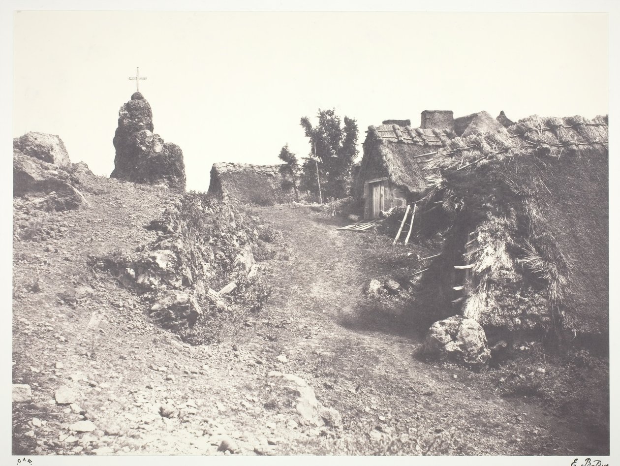 Chaumières en Auvergne, avec un calvaire, 1852, imprimé 1978 - Édouard Baldus