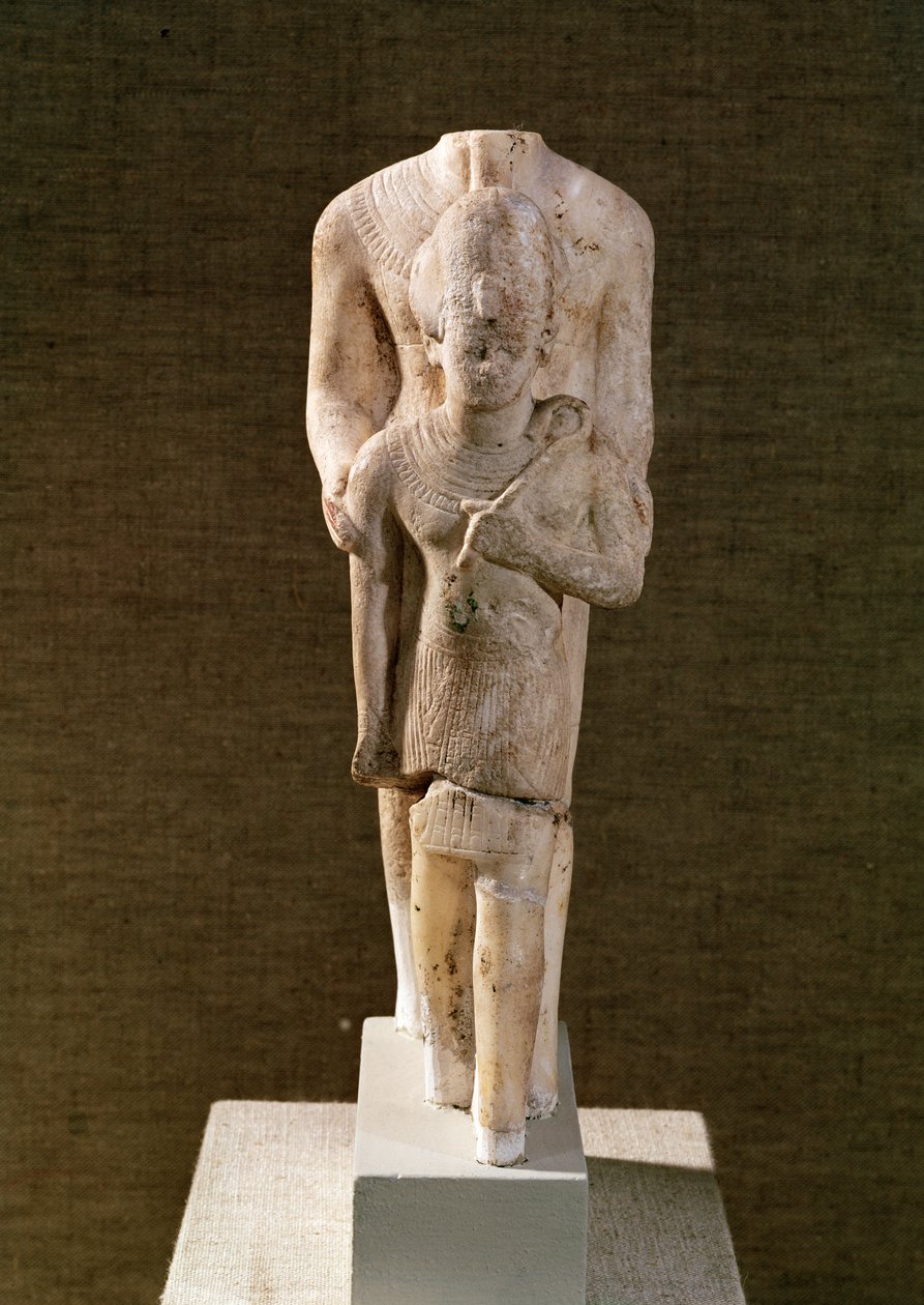 Amon protégeant Aménophis III (1382-1344 av. J.-C.) du temple d