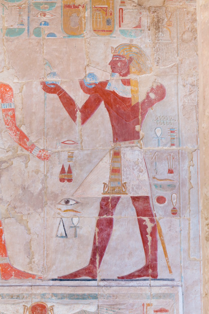 Bas-relief représentant un pharaon faisant des offrandes, temple d