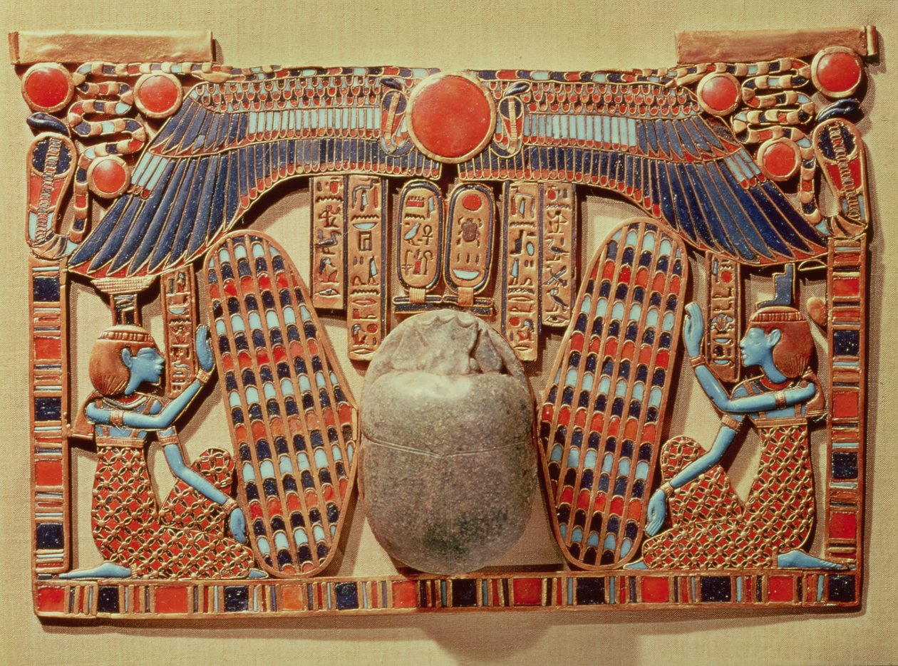 Pectoral décoré du scarabée ailé protégé par Isis et Nephtys, de la tombe de Toutankhamon - Egyptian 18th Dynasty