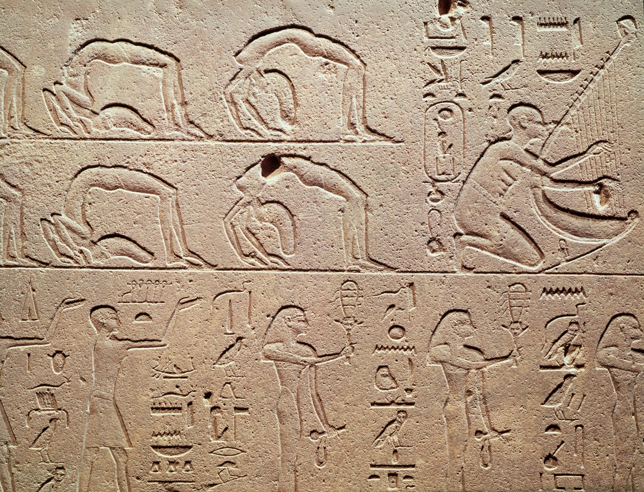 Relief représentant des acrobates et un harpiste, de Karnak, Nouvel Empire - Egyptian 18th Dynasty