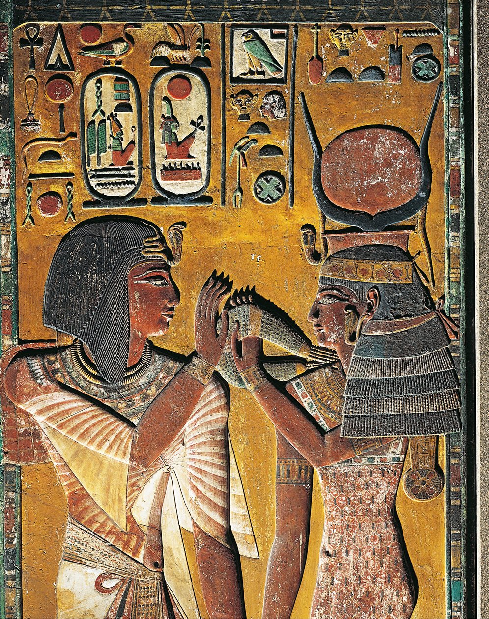 La déesse Hathor offre son collier au Pharaon (bas-relief) - Egyptian 19th Dynasty