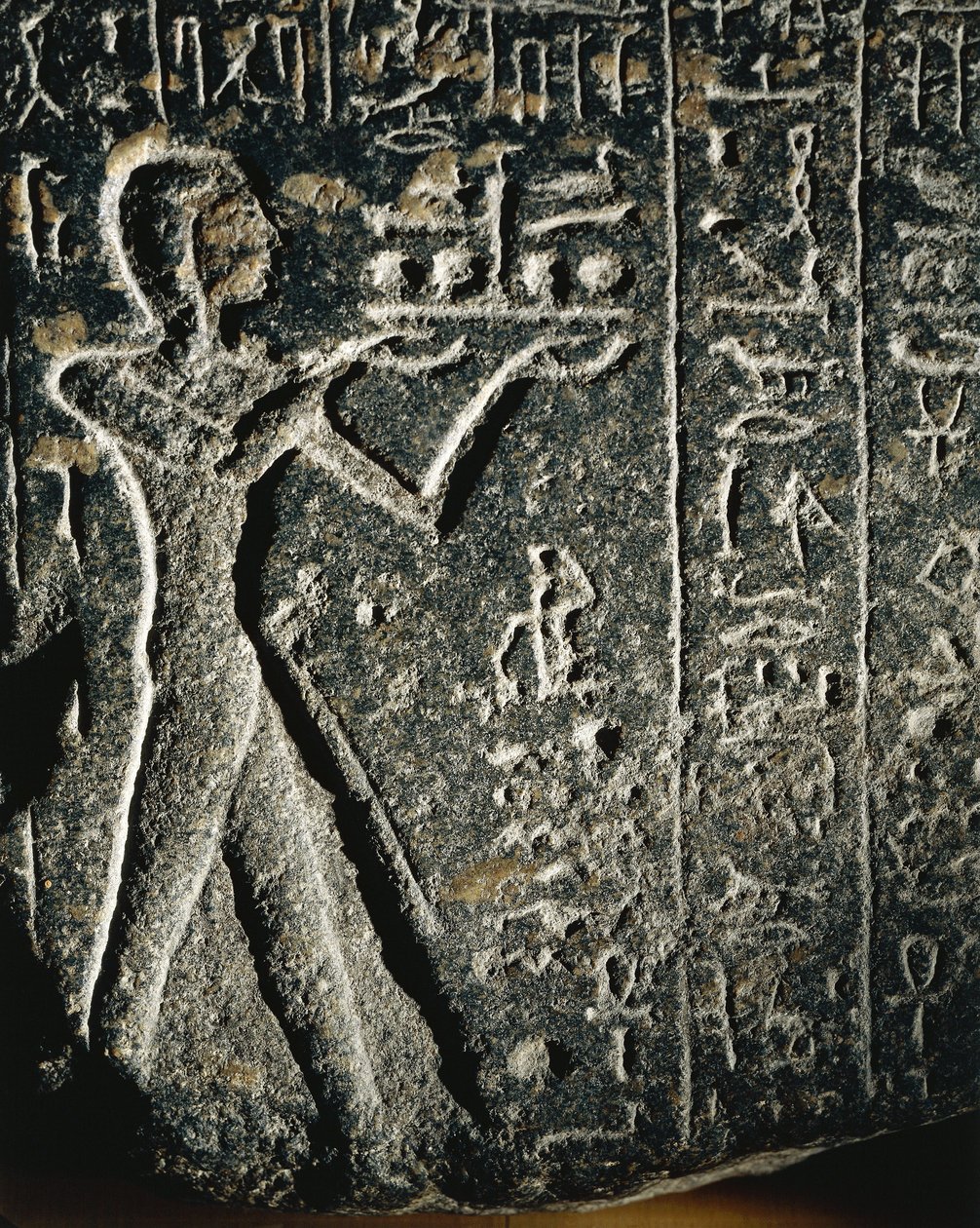 Statue en granit représentant le prince Merneptah en adoration, dédiée au dieu Ptah - Egyptian 19th Dynasty