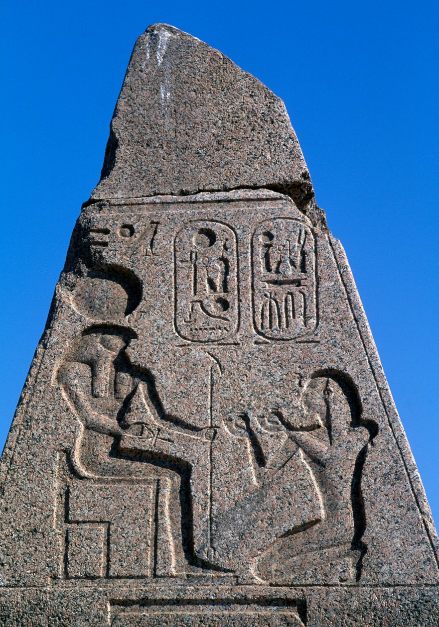 Obélisque avec reliefs et inscriptions de Ramsès II, Grand Temple d