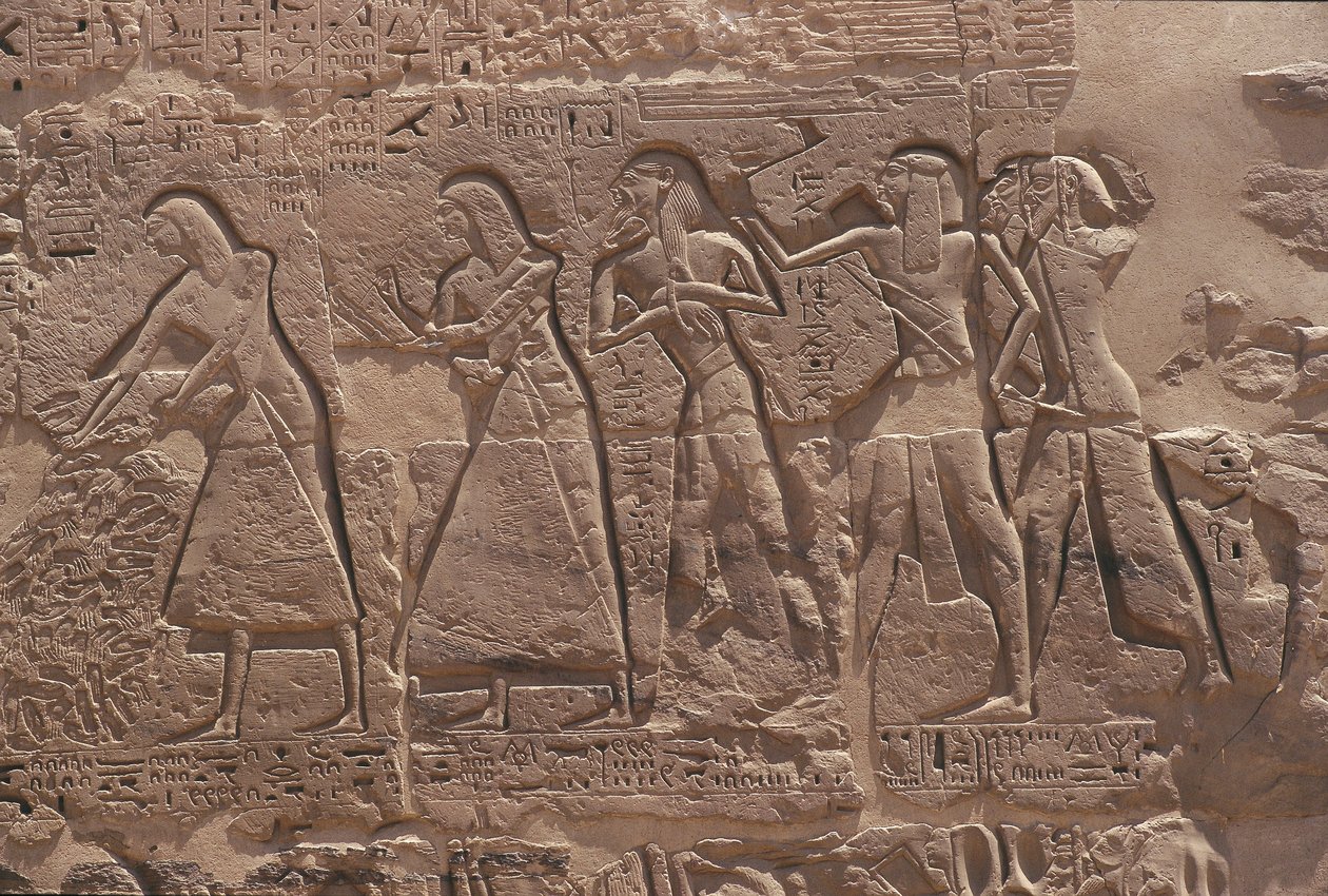 Relief de scribe et captif dans le temple fortifié de Ramsès III à Médinet Habou - Egyptian Egyptian