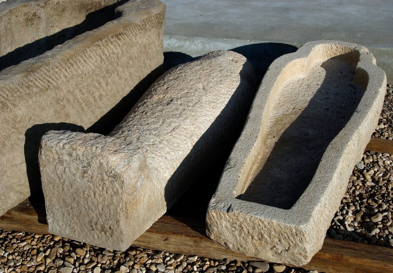 Antiquité égyptienne : sarcophage placé dans l