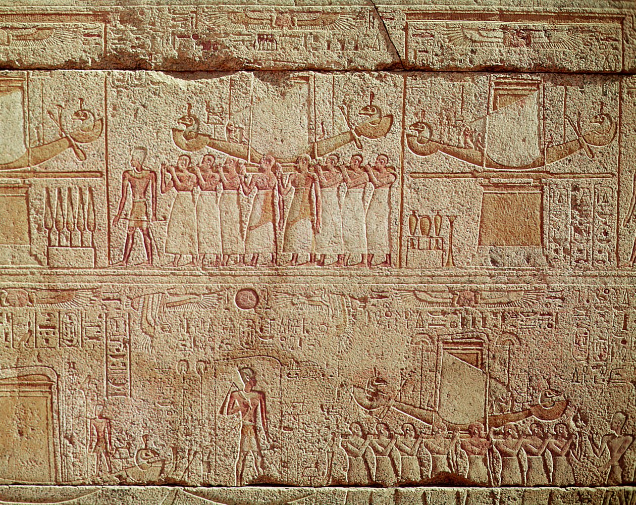 Relief représentant des bateaux sacrés portés par des prêtres en procession, du sanctuaire de Philippe Arrhidée (323-317 av. J.-C.) Dynastie macédonienne - Egyptian Ptolemaic Period