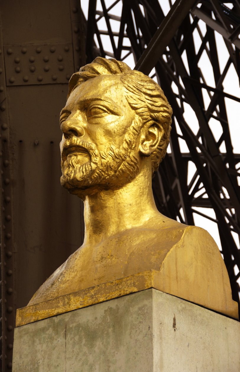 Buste de Gustave Eiffel sous la Tour Eiffel, Paris, France - Emile Antoine Bourdelle