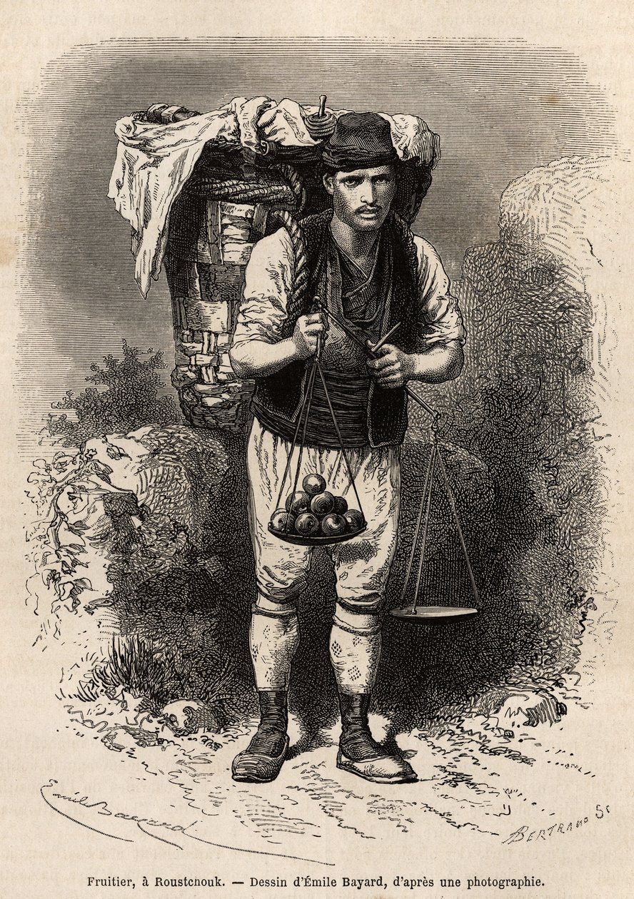 Fruitier, un marchand itinérant de fruits frais, avec son capot de transport et sa balance portable sur le dos, à Roustchouk (Roumanie), gravure d