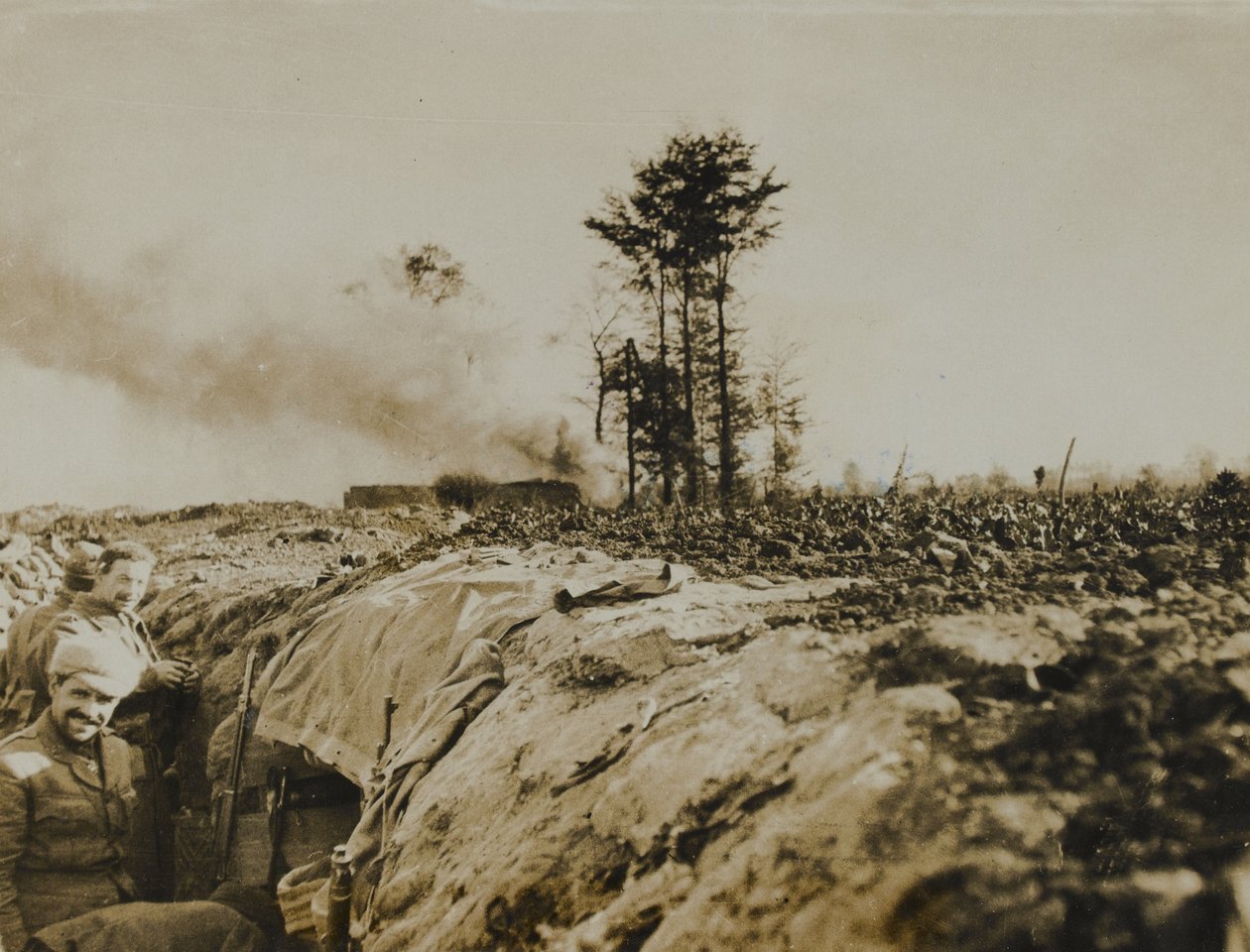 Troupes britanniques dans les premières tranchées, 1914 - English Photographer