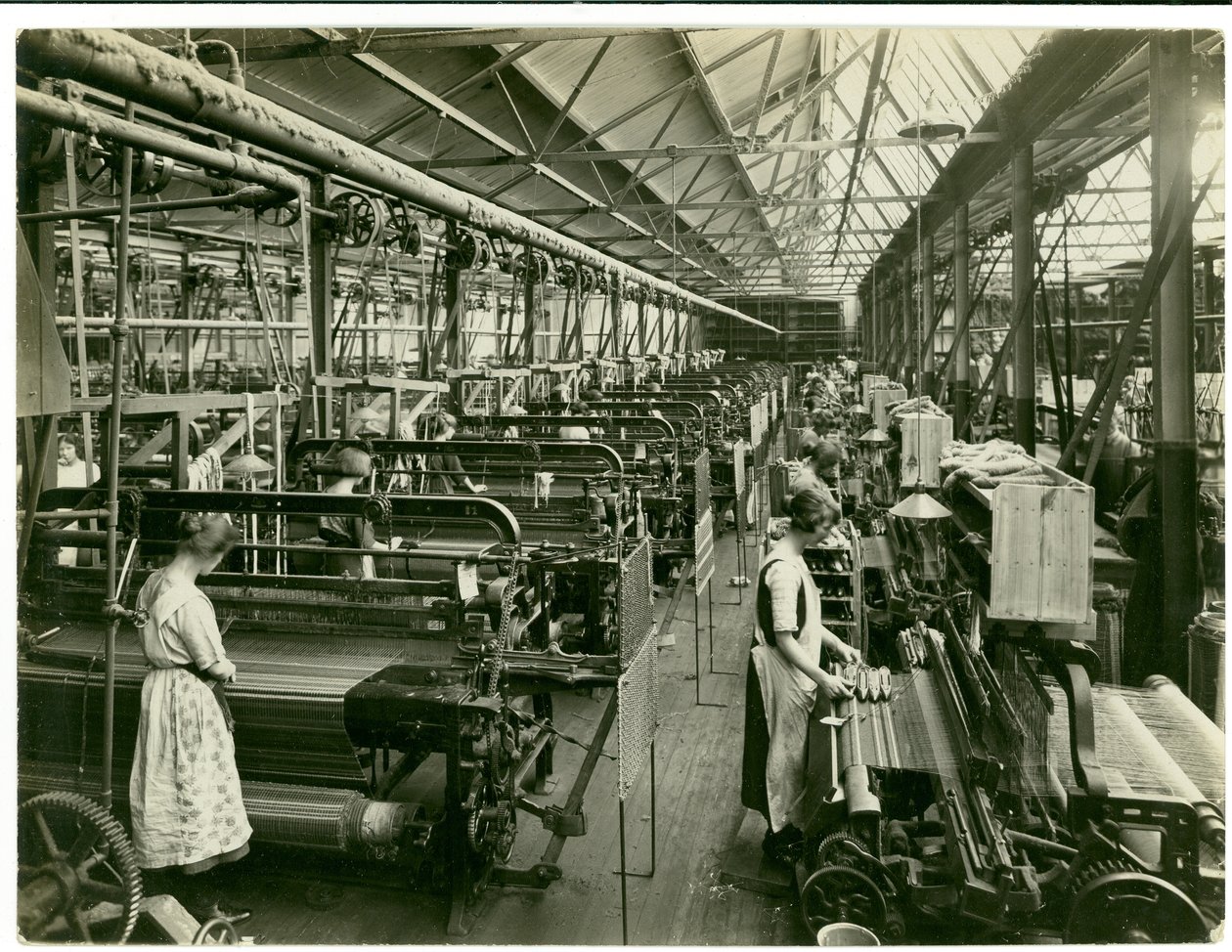 Tissage de trame chenille, usine de tapis, 1923 - English Photographer