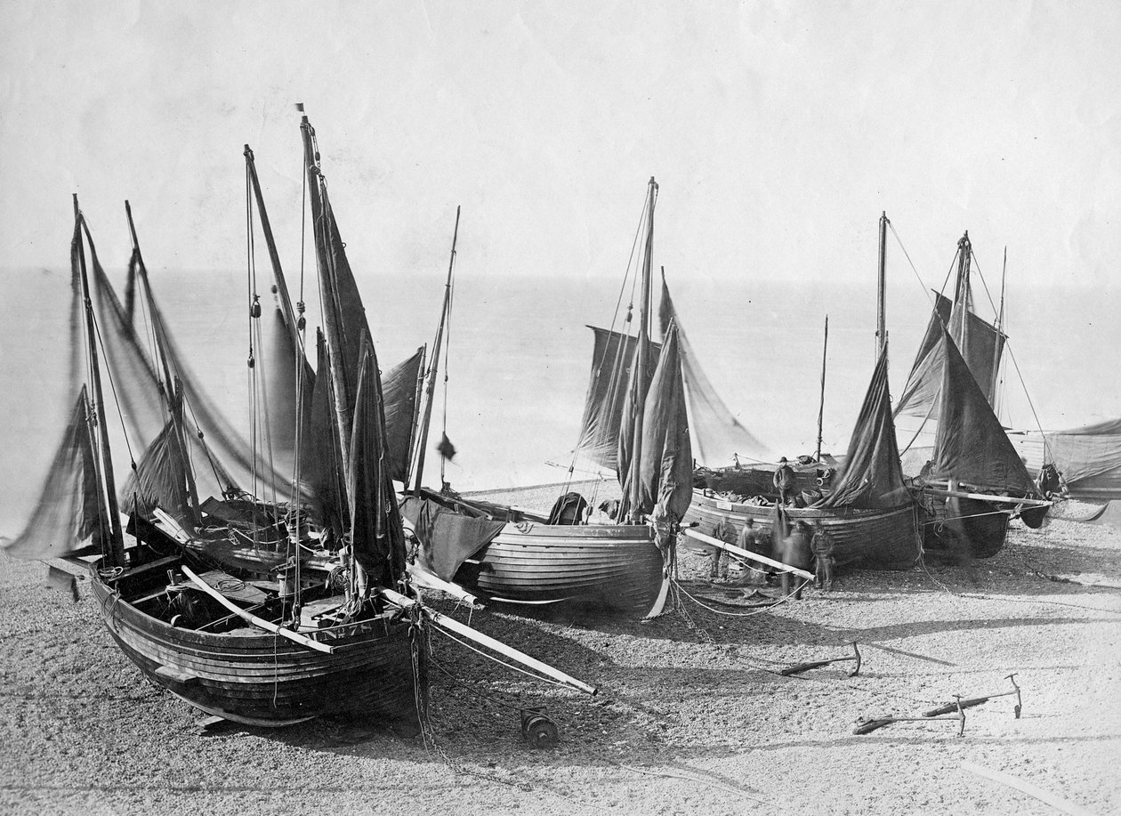 Bateaux de pêche tirés sur la plage à Shoreham-by-Sea, vers 1880 - English Photographer